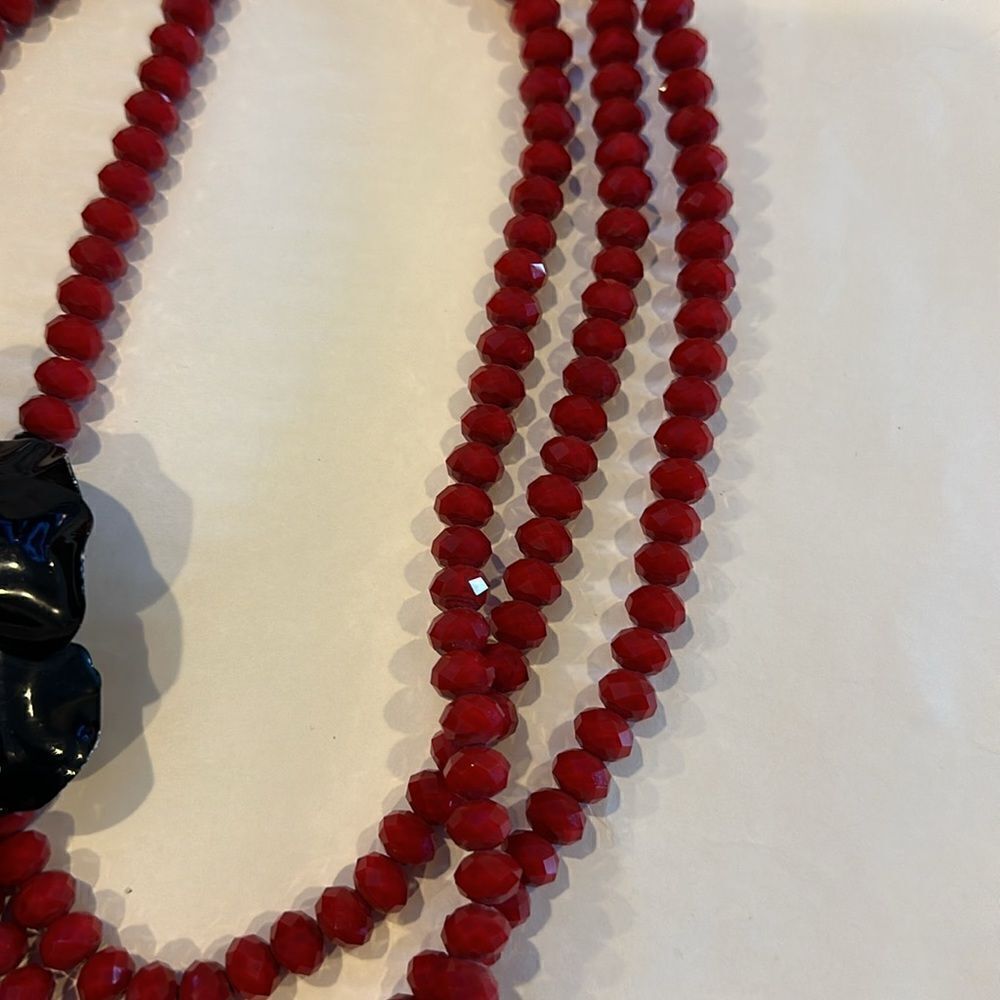 Elva Fields Red Triple-Strand Beaded Necklace with Black Flower Brooch Vintage - Picture 4 of 6